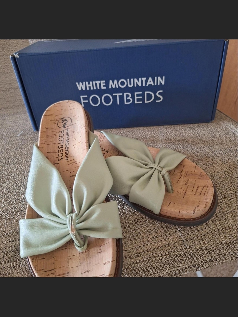NIB White Mountain Sage Bow Slide Sandals - Light Green Accent